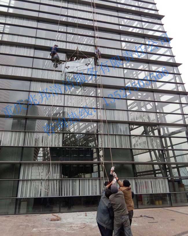 重庆科技馆外墙玻璃更换