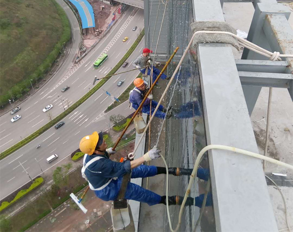 寸滩保税港办公楼清洗